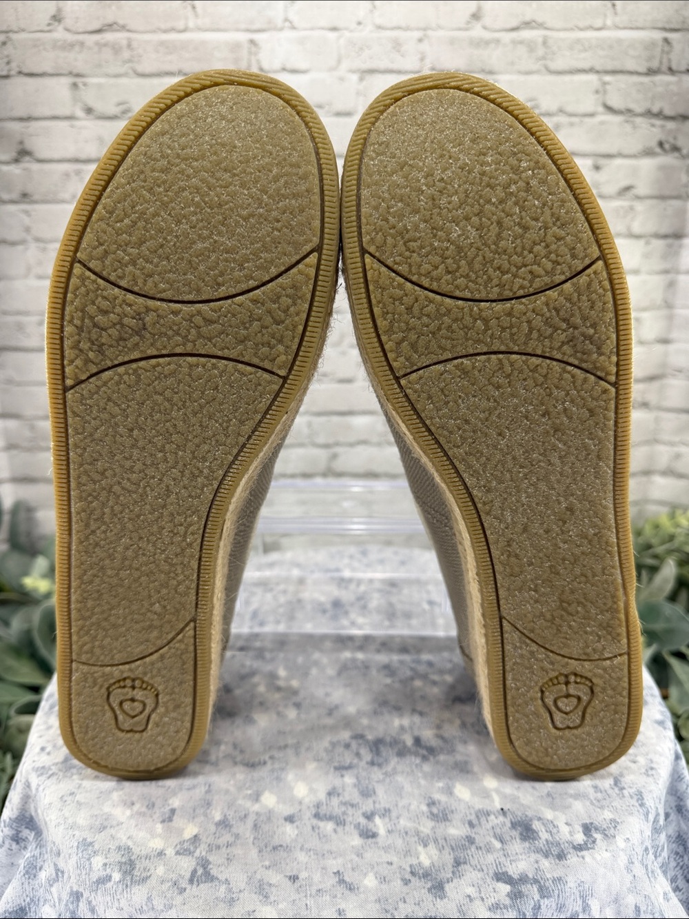 BOBS / SKECHERS “High Jinx” Taupe Slip-on Espadrille Wedges WMS 9M 💛 EUC - Picture 9 of 11